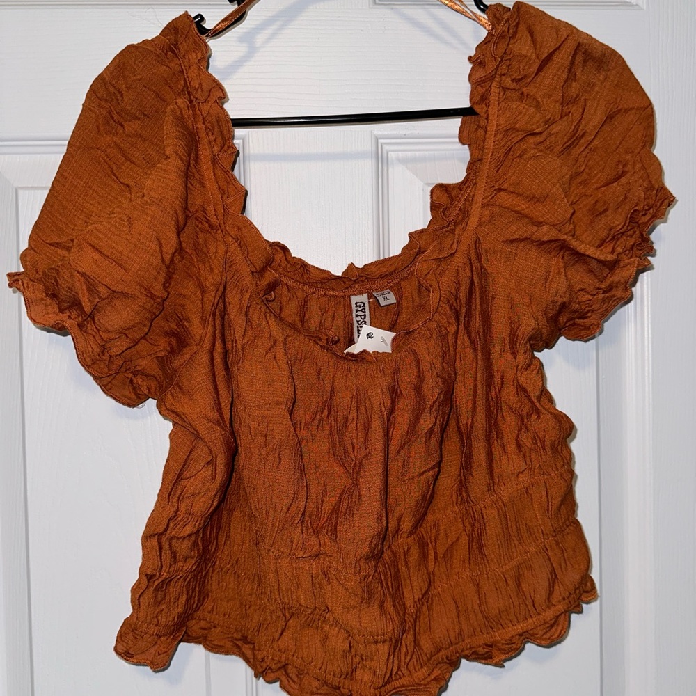 Brand new top from DILLIARDS